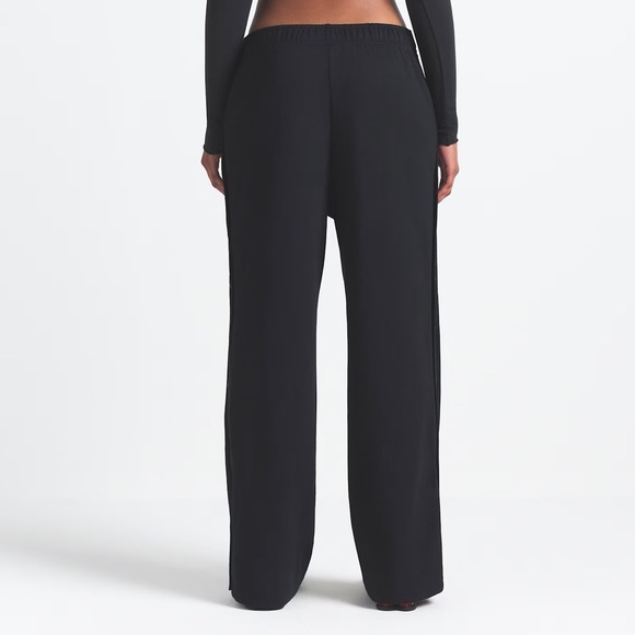 NikeSKIMS Matte Tricot
Women's Side-Snap Pants - Picture 14 of 15